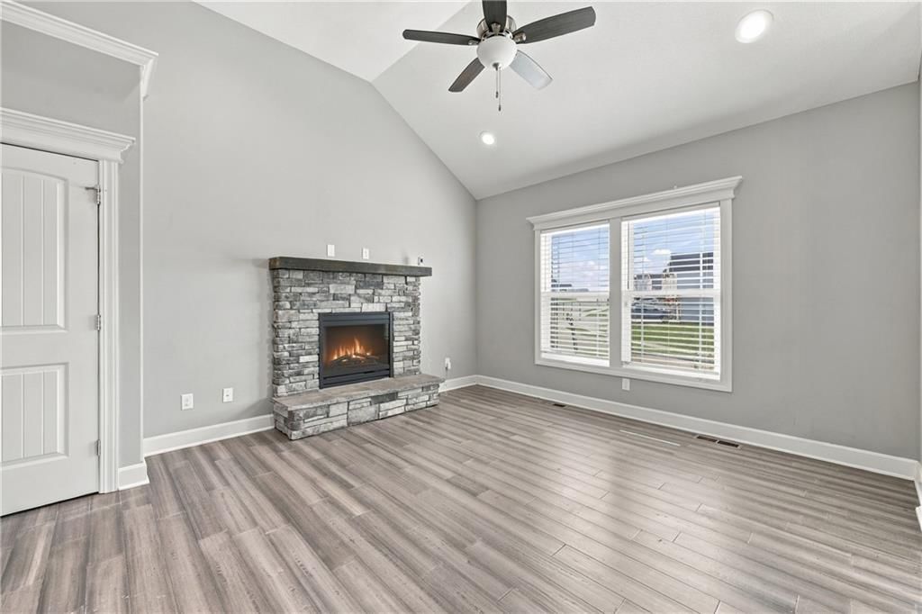 1003 NW 3rd Street, Oak Grove, MO: listing photo 3
