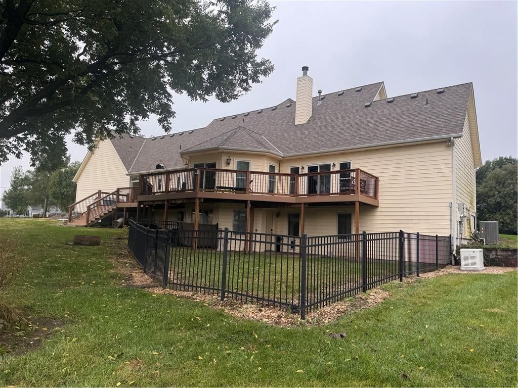 Deck at 11505 Easley Drive, Lee's Summit, MO 64086