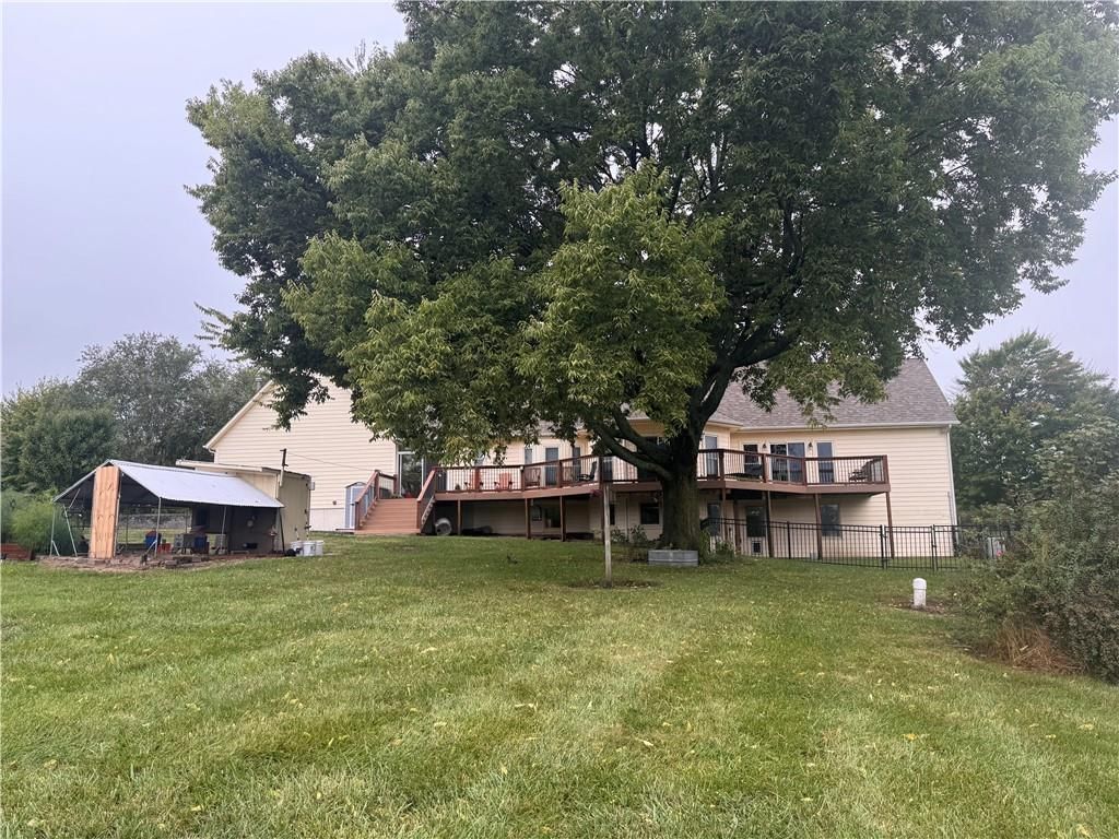 Big backyard and flat lot at 11505 Easley Drive, Lee's Summit, MO 64086