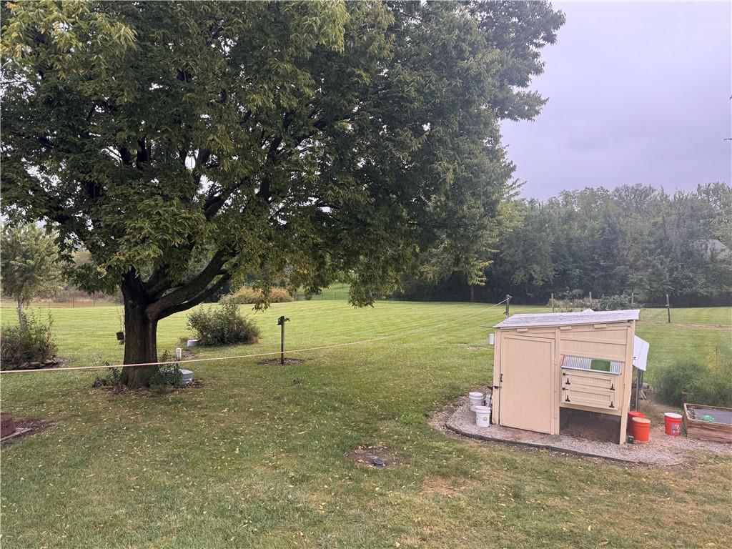Photo 12 of 16 - 11505 Easley Drive, Lee's Summit, MO 64086
