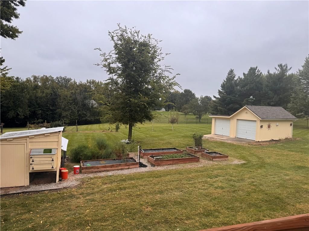 Photo 13 of 16 - 11505 Easley Drive, Lee's Summit, MO 64086
