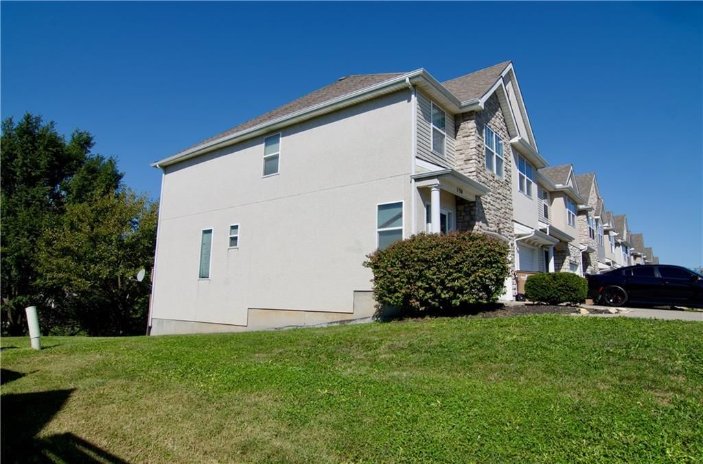 130 Mott Drive, Raymore, MO: listing photo 3