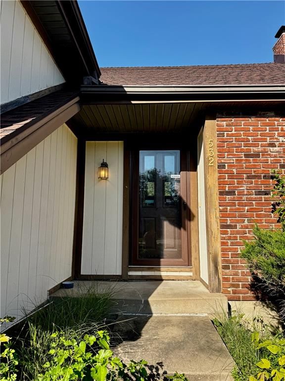 532 N Persimmon Drive, Olathe, KS: listing photo 2