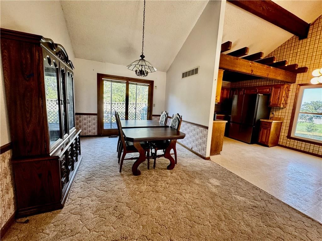 Photo 5 of 34 - 532 N Persimmon Drive, Olathe, KS 66061