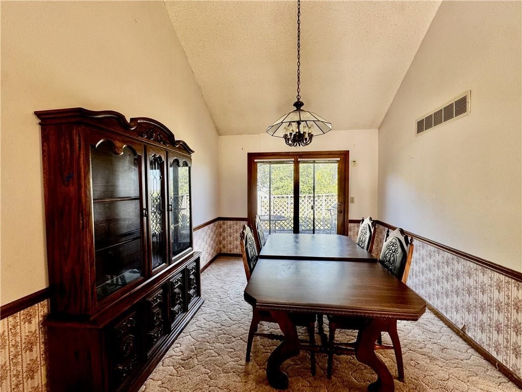 Photo 6 of 34 - 532 N Persimmon Drive, Olathe, KS 66061