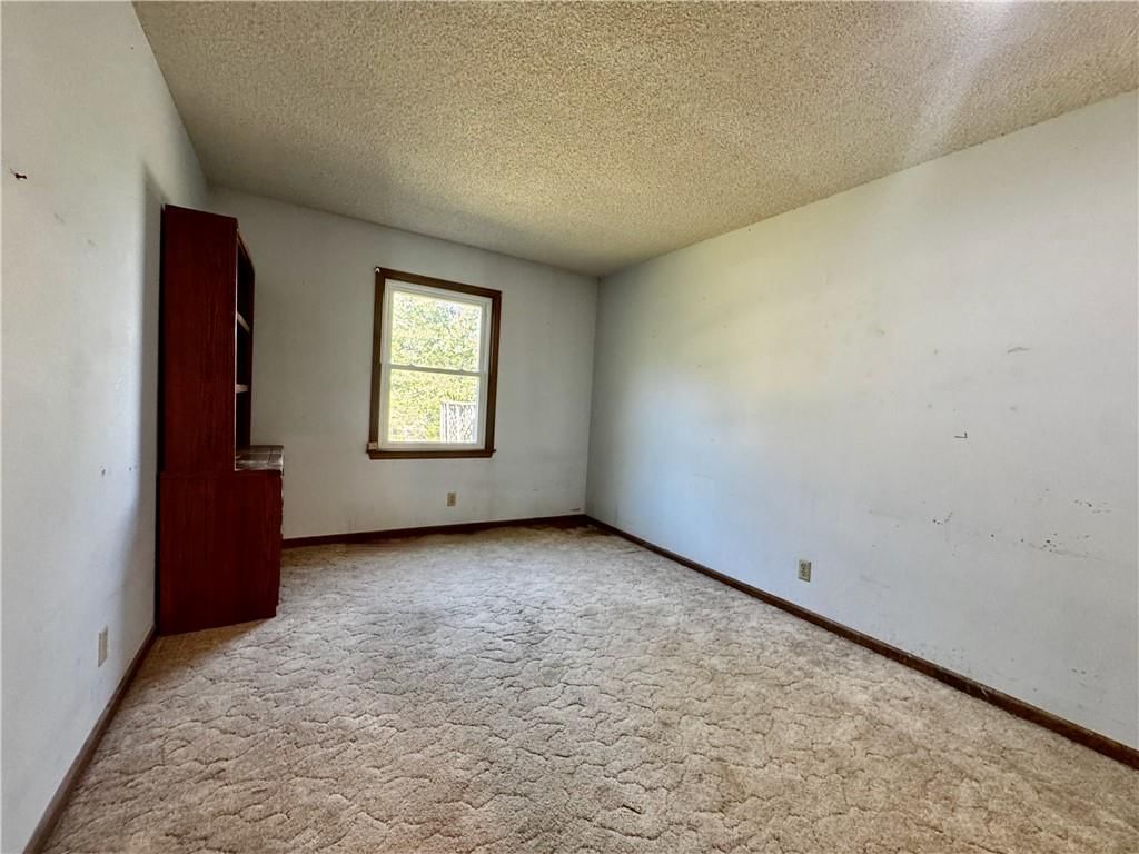 Photo 14 of 34 - 532 N Persimmon Drive, Olathe, KS 66061