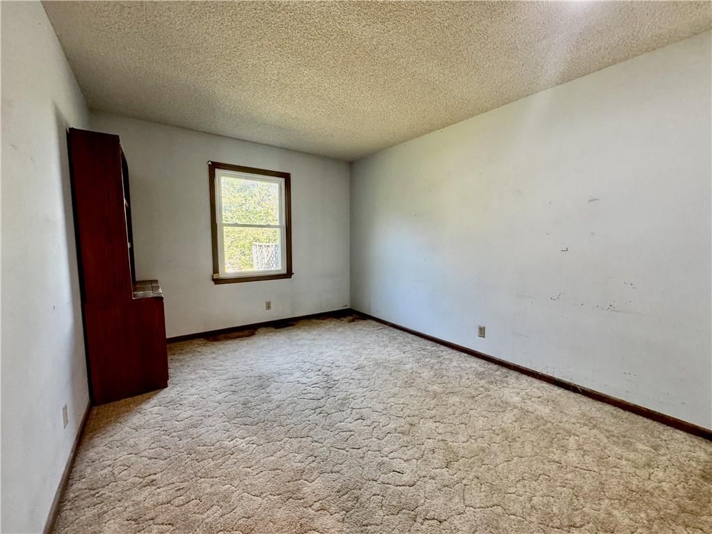 Photo 16 of 34 - 532 N Persimmon Drive, Olathe, KS 66061