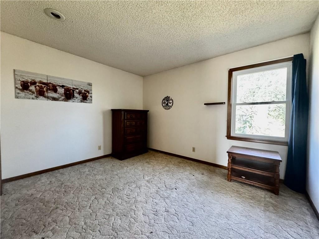 Photo 18 of 34 - 532 N Persimmon Drive, Olathe, KS 66061