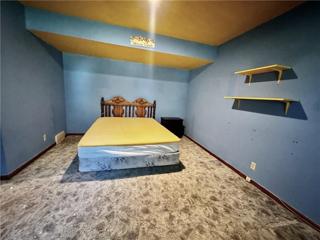 Photo 21 of 34 - 532 N Persimmon Drive, Olathe, KS 66061