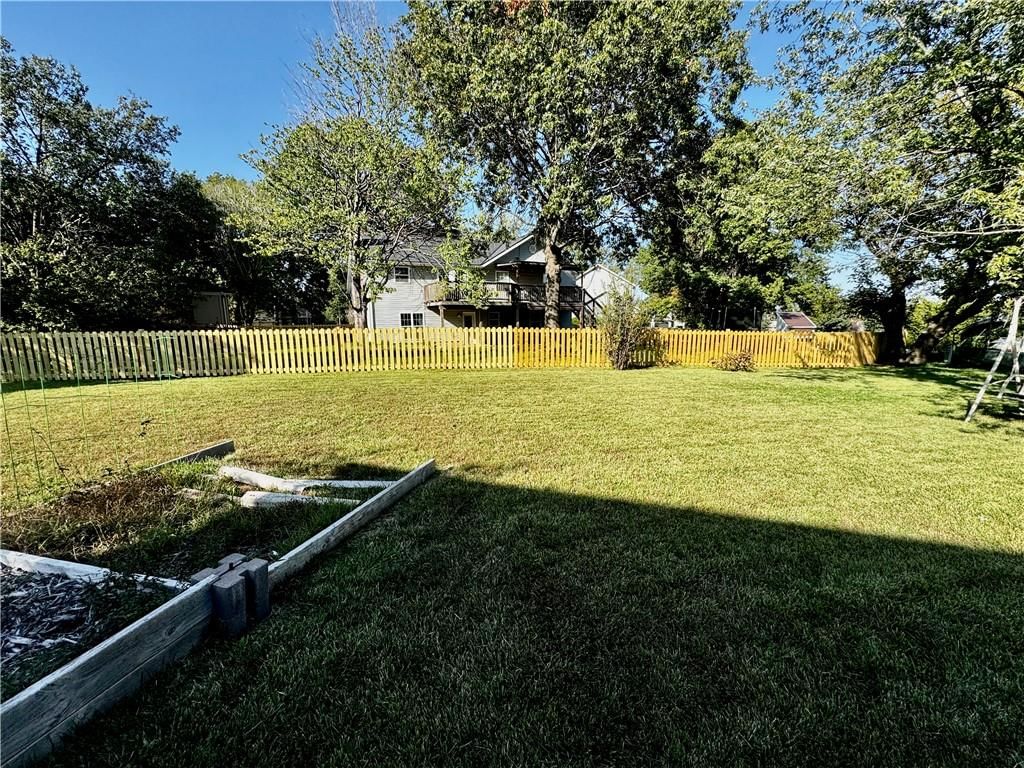 Photo 27 of 34 - 532 N Persimmon Drive, Olathe, KS 66061