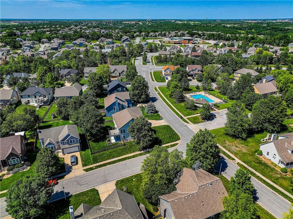 Photo 33 of 34 - 532 N Persimmon Drive, Olathe, KS 66061
