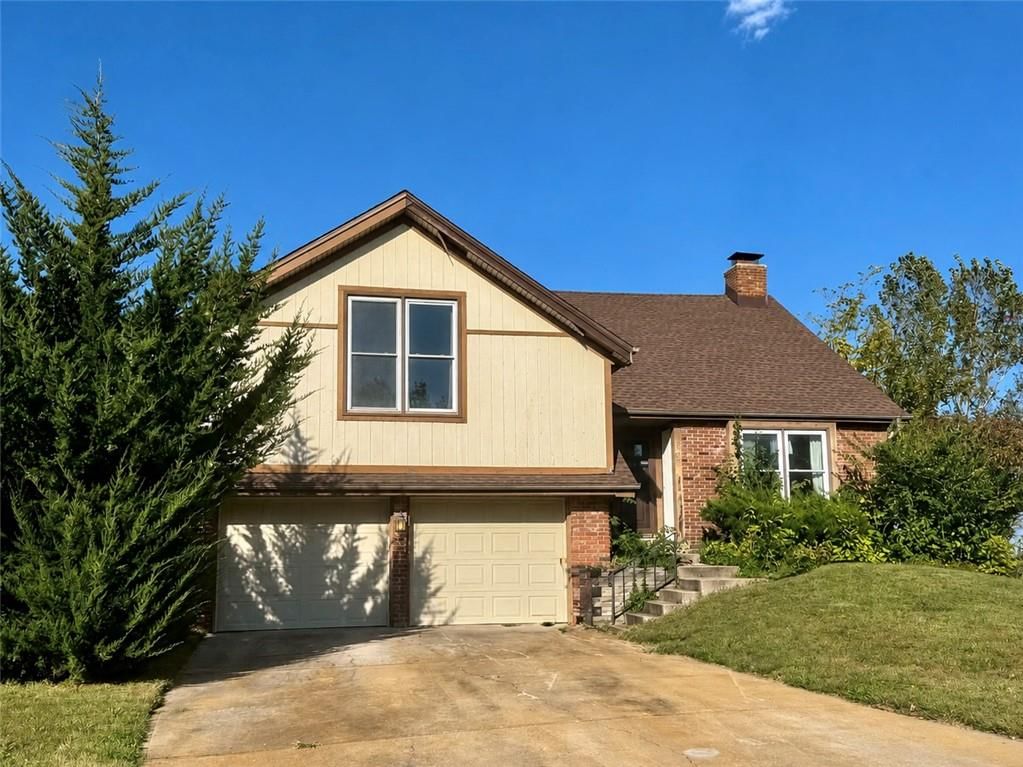 532 N Persimmon Drive, Olathe, KS
