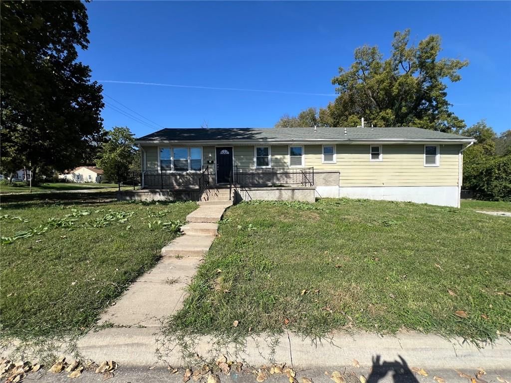 Corner lot at 3406 E 73RD Street, Kansas City, MO 64132