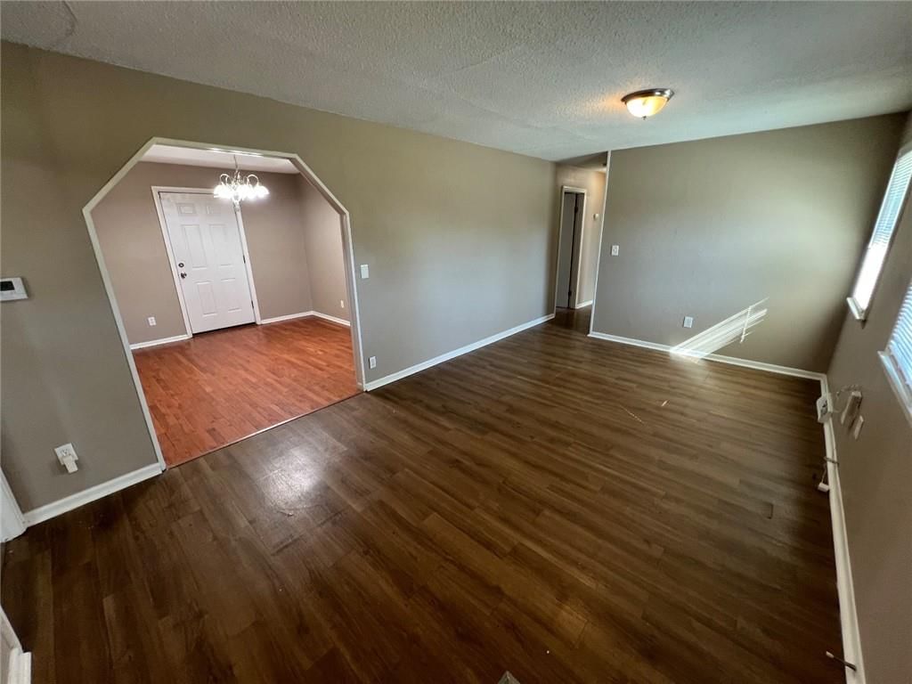 Chandelier at 3406 E 73RD Street, Kansas City, MO 64132