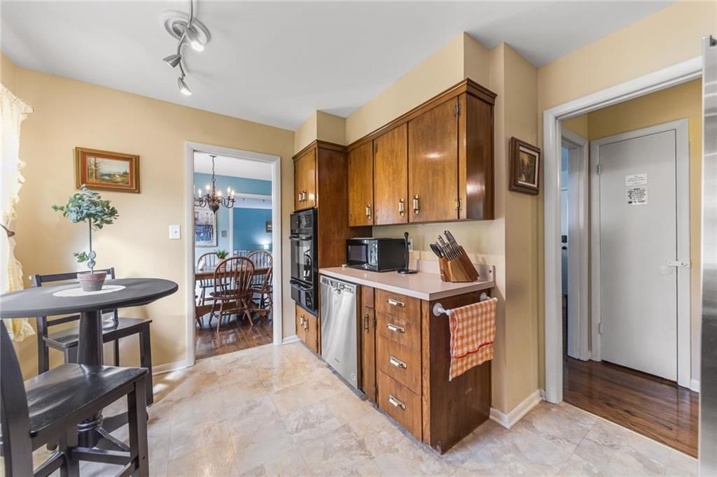 Photo 12 of 28 - 9702 EBY Street, Overland Park, KS 66212