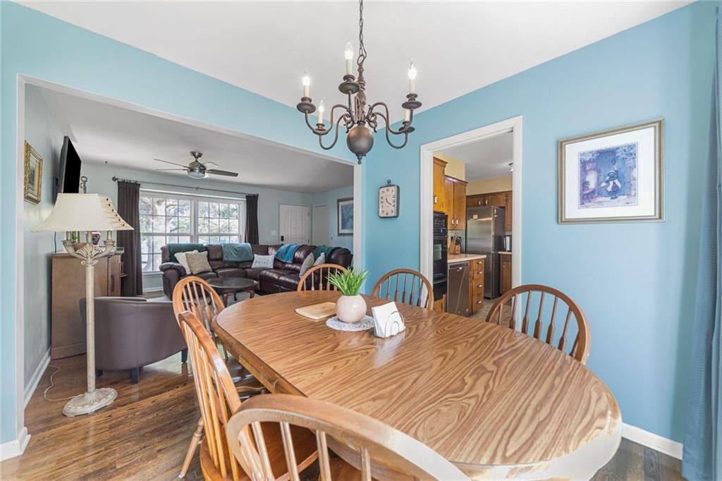 Photo 10 of 28 - 9702 EBY Street, Overland Park, KS 66212