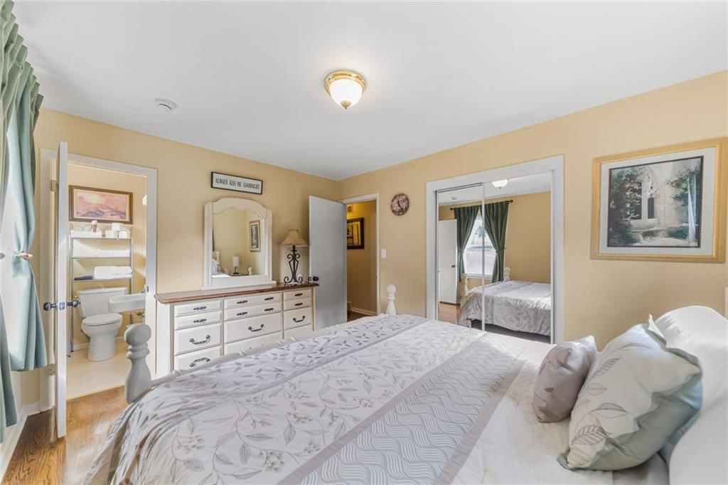 Photo 22 of 28 - 9702 EBY Street, Overland Park, KS 66212