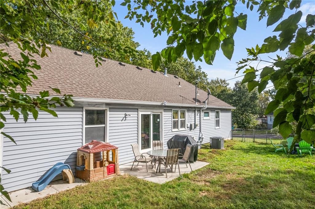 Photo 25 of 28 - 9702 EBY Street, Overland Park, KS 66212