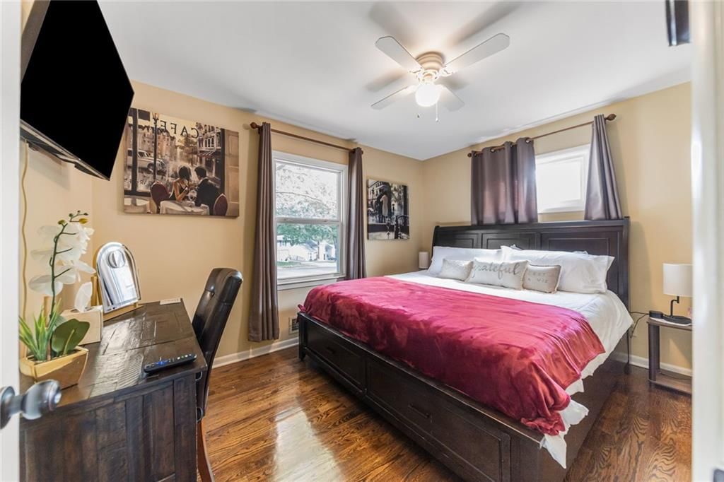Photo 19 of 28 - 9702 EBY Street, Overland Park, KS 66212