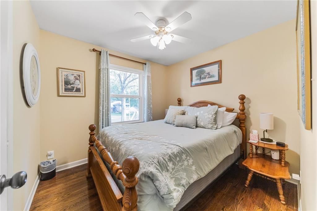 Photo 17 of 28 - 9702 EBY Street, Overland Park, KS 66212