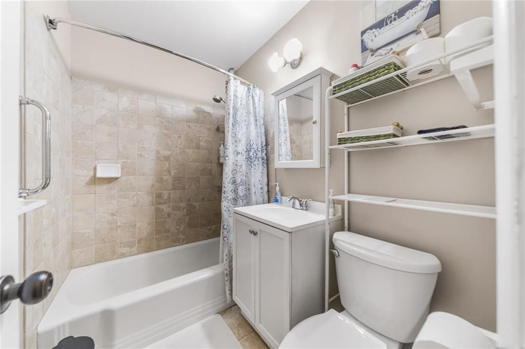 Photo 18 of 28 - 9702 EBY Street, Overland Park, KS 66212