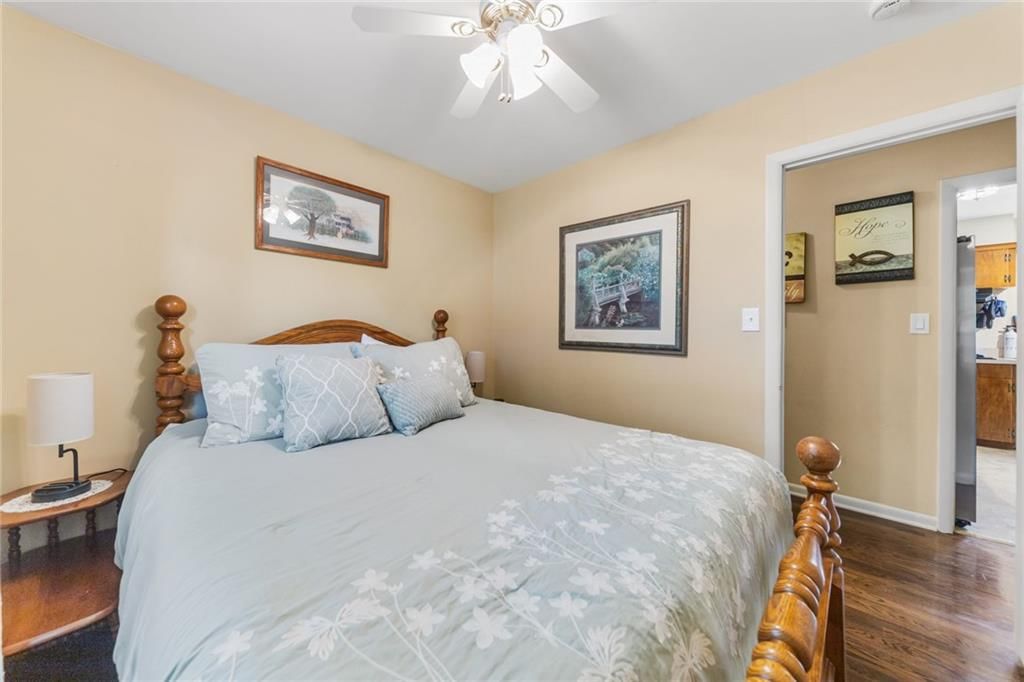 Photo 16 of 28 - 9702 EBY Street, Overland Park, KS 66212