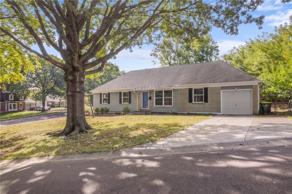 9702 EBY Street, Overland Park, KS