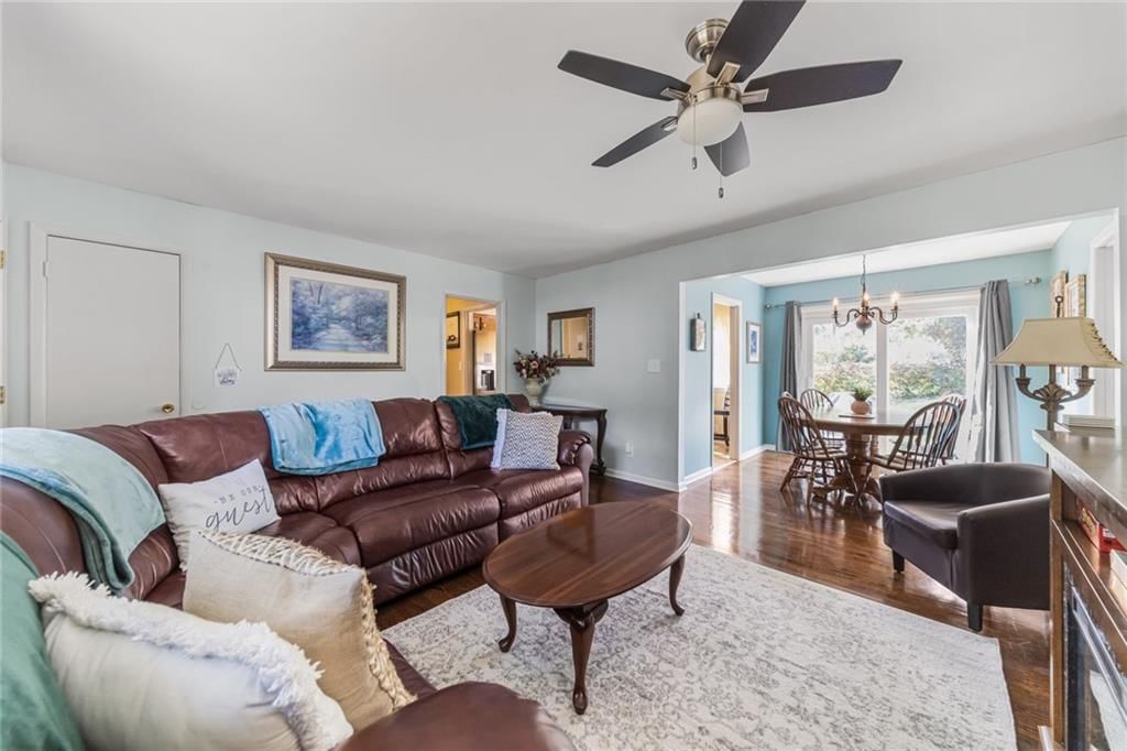 Photo 8 of 28 - 9702 EBY Street, Overland Park, KS 66212