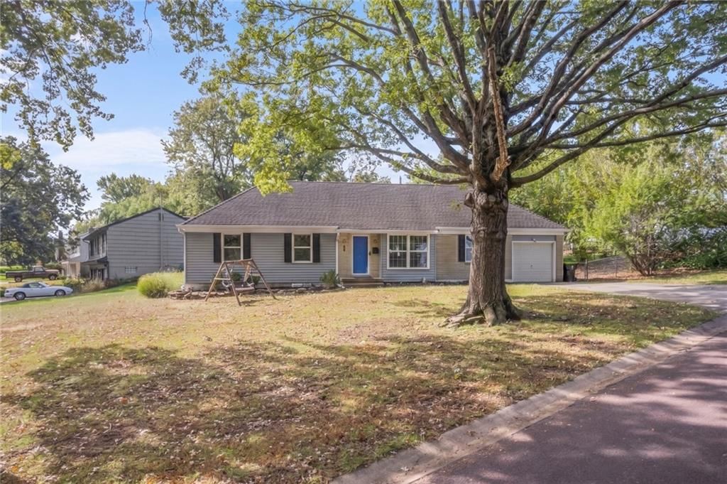 9702 EBY Street, Overland Park, KS: listing photo 2