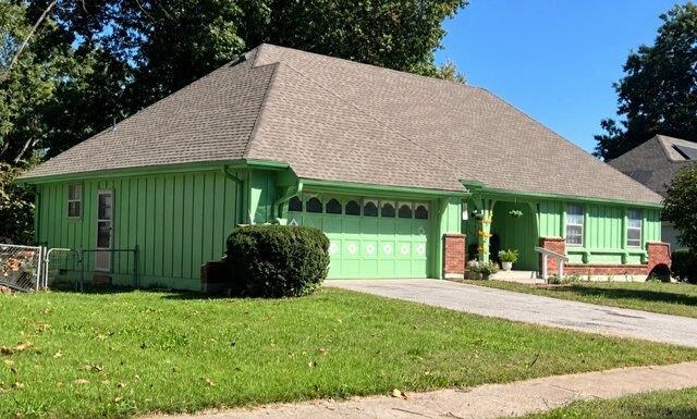 7700 E 127 Place, Grandview, MO: listing photo 2