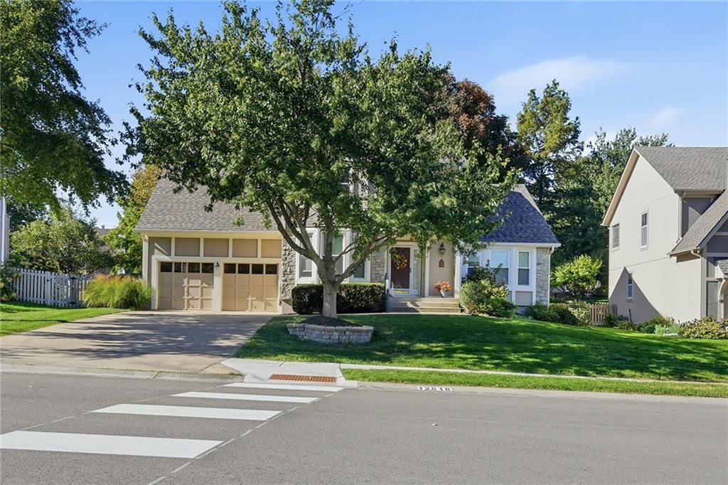 12818 Bond Street, Overland Park, KS: listing photo 2
