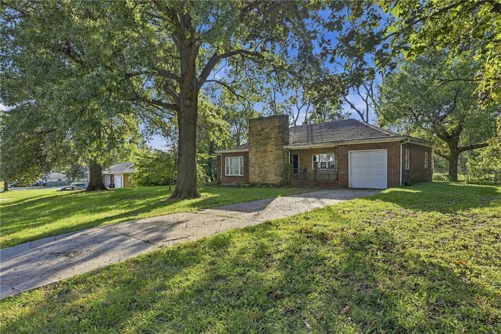 8614 EVANSTON Avenue, Raytown, MO
