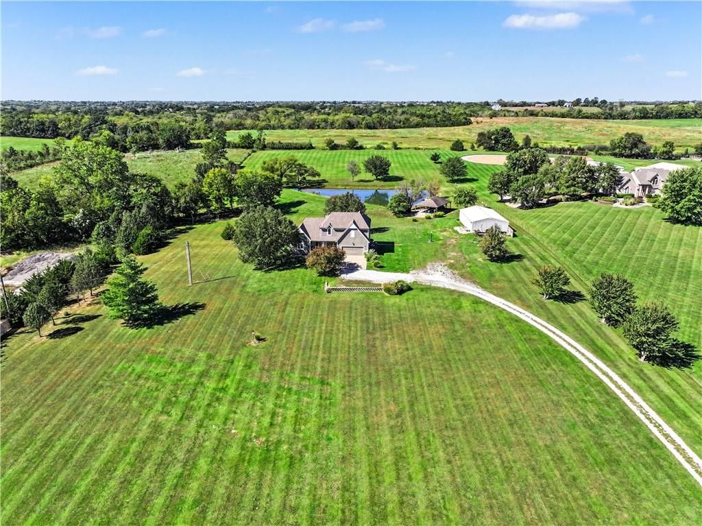 14891 142nd Street, Bonner Springs, KS: listing photo 3