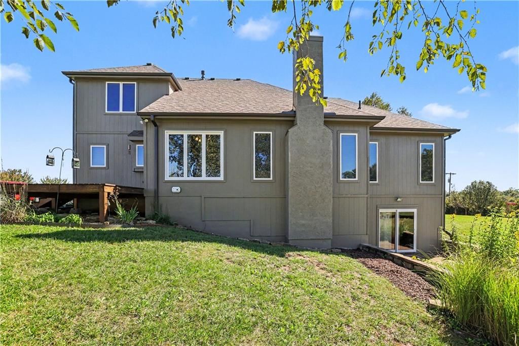 Photo 5 of 37 - 14891 142nd Street, Bonner Springs, KS 66012