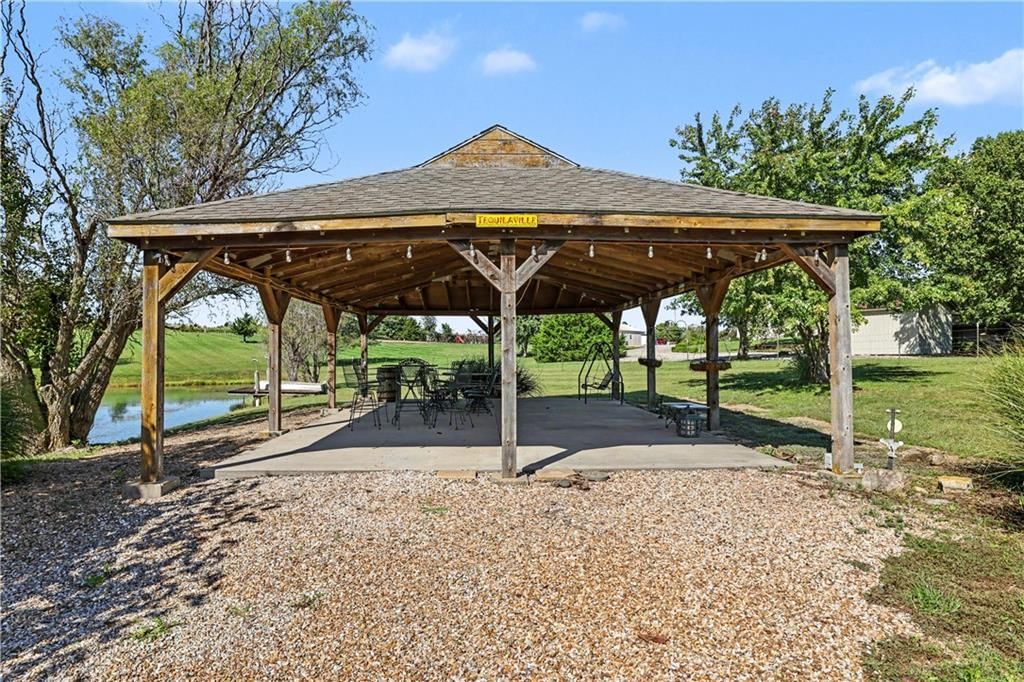 Photo 8 of 37 - 14891 142nd Street, Bonner Springs, KS 66012