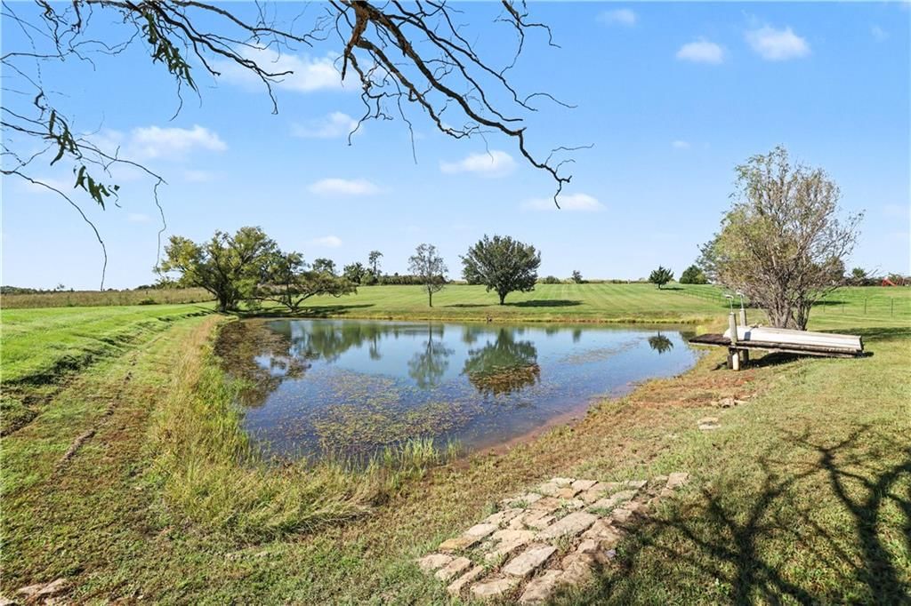 Photo 10 of 37 - 14891 142nd Street, Bonner Springs, KS 66012