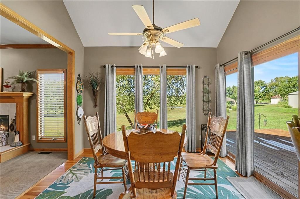 Breakfast nook at 14891 142nd Street, Bonner Springs, KS 66012