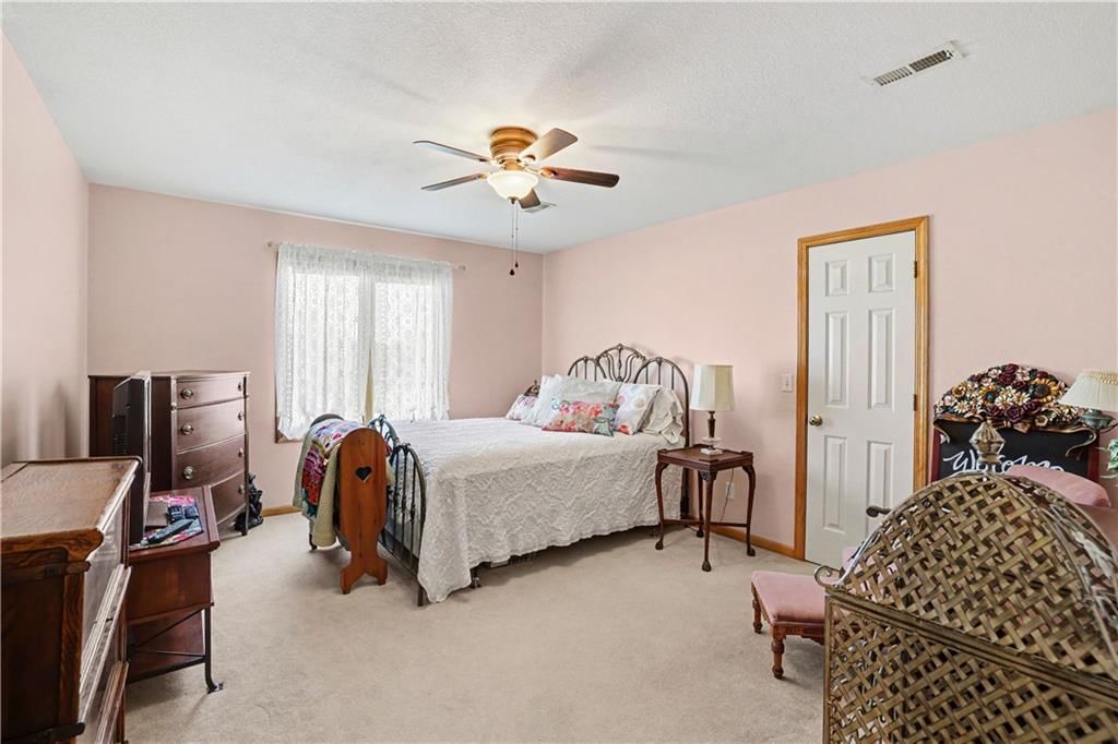 Photo 30 of 37 - 14891 142nd Street, Bonner Springs, KS 66012