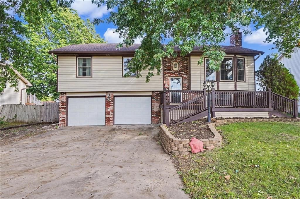 812 S Sheridan Road, Olathe, KS: listing photo 3