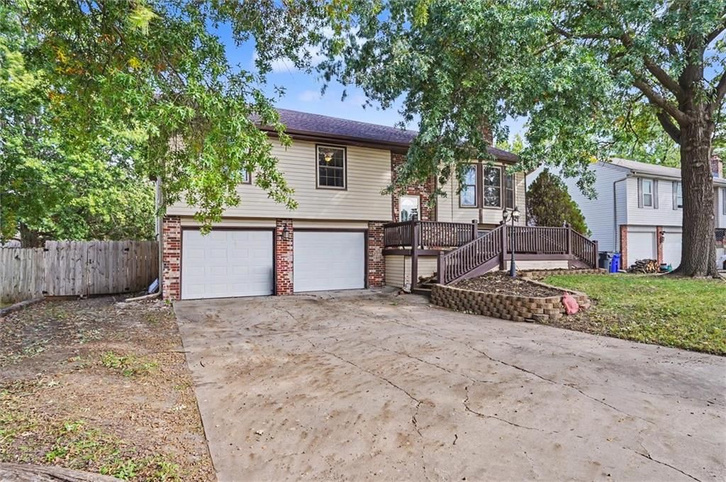 812 S Sheridan Road, Olathe, KS: listing photo 3