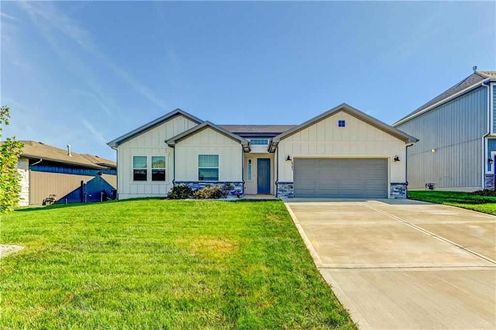 4761 S 22nd Street, Leavenworth, KS: listing photo 2