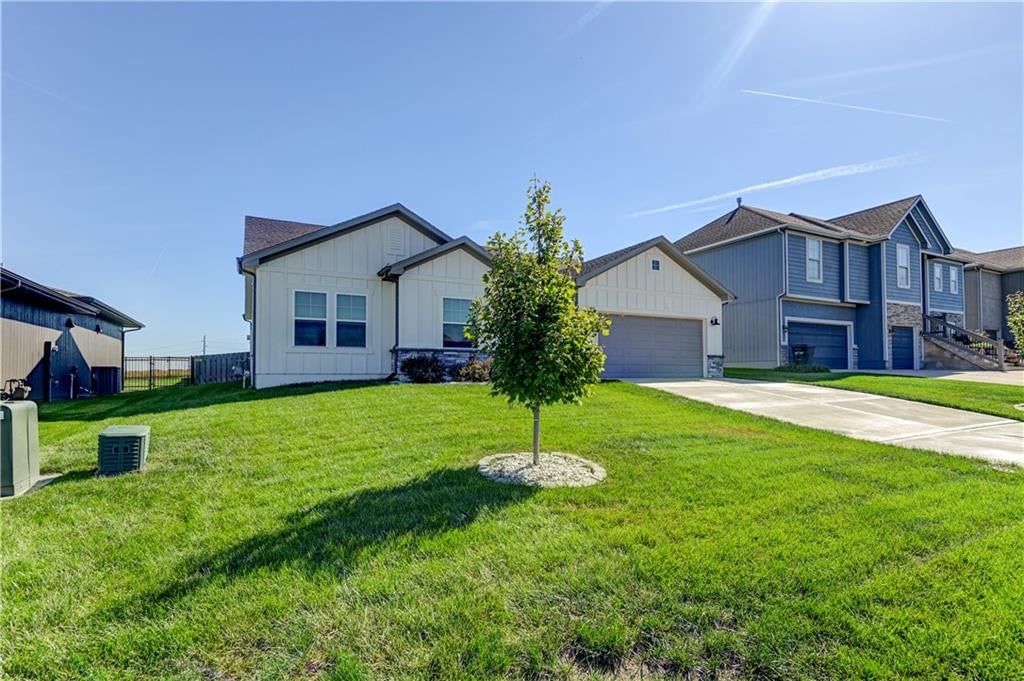 4761 S 22nd Street, Leavenworth, KS: listing photo 3