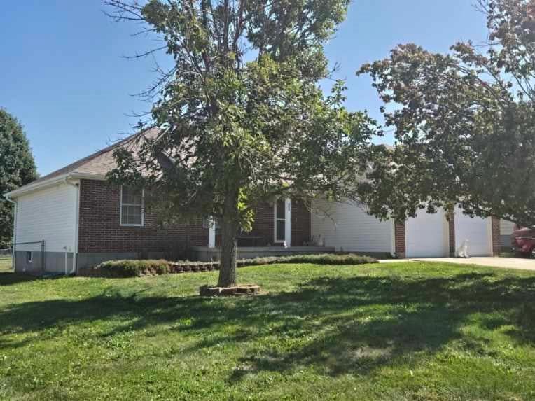 Photo 4 of 43 - 806 Orchid Street, Garden City, MO 64747