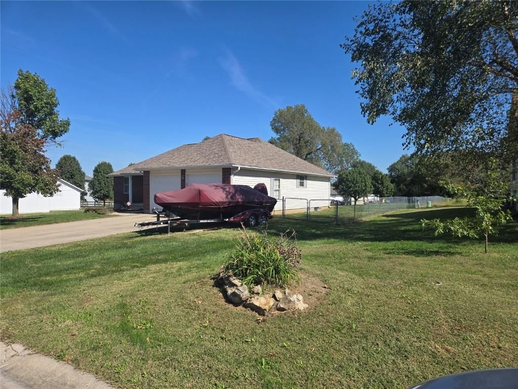 Photo 6 of 43 - 806 Orchid Street, Garden City, MO 64747