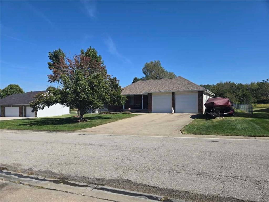 Photo 7 of 43 - 806 Orchid Street, Garden City, MO 64747