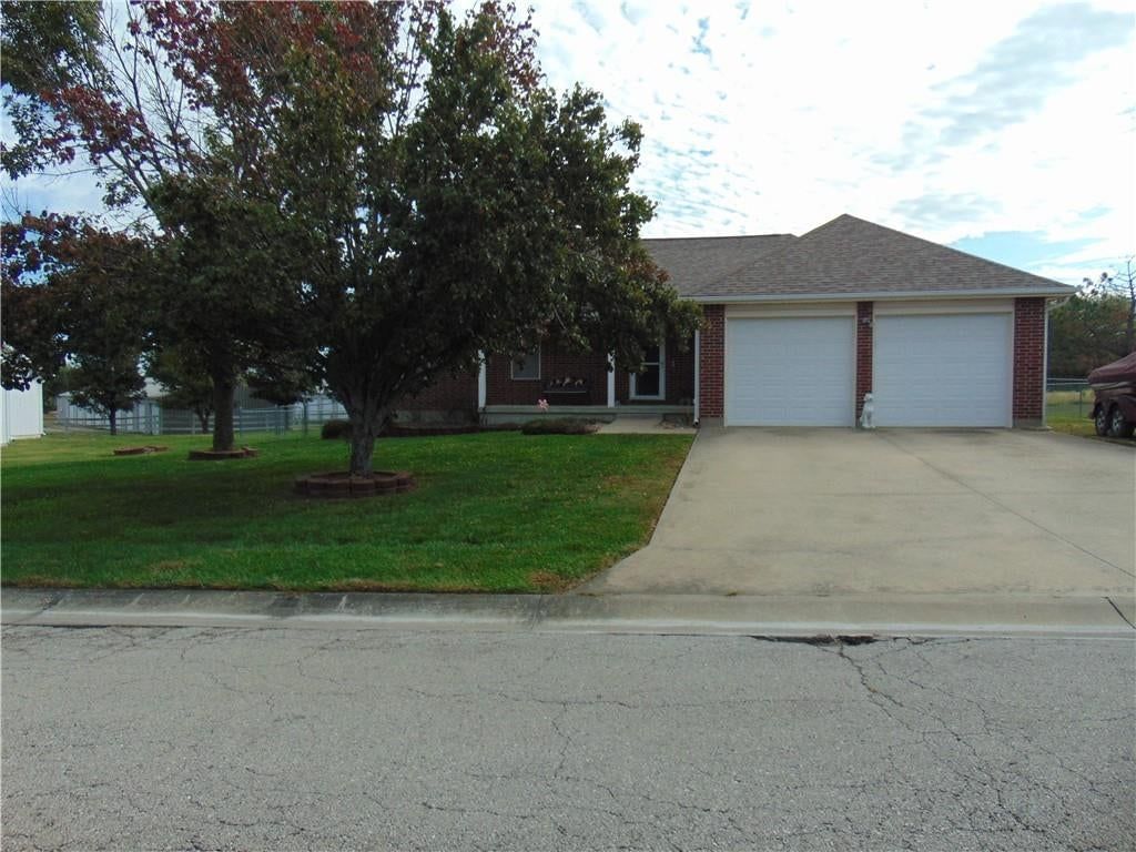 806 Orchid Street, Garden City, MO: listing photo 3