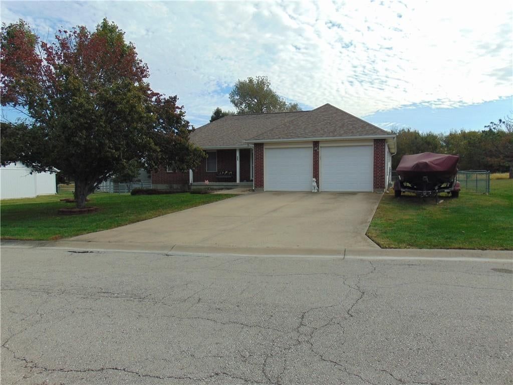 806 Orchid Street, Garden City, MO: listing photo 2