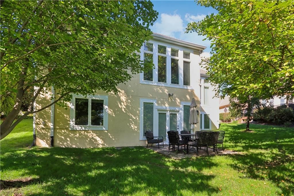 14429 Meadow Court, Leawood, KS: listing photo 2