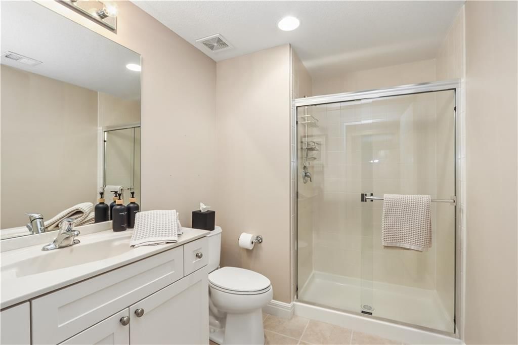 14429 Meadow Court, Leawood, KS: listing photo 3