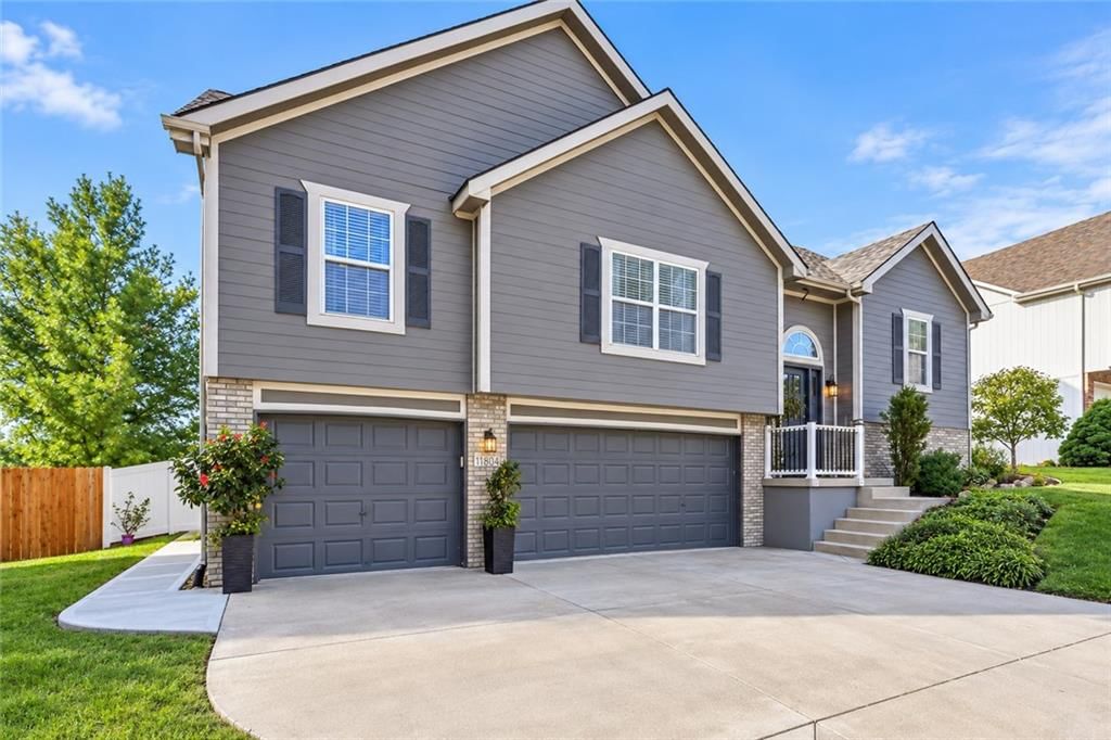 1804 SE Kenwood Drive, Blue Springs, MO: listing photo 2